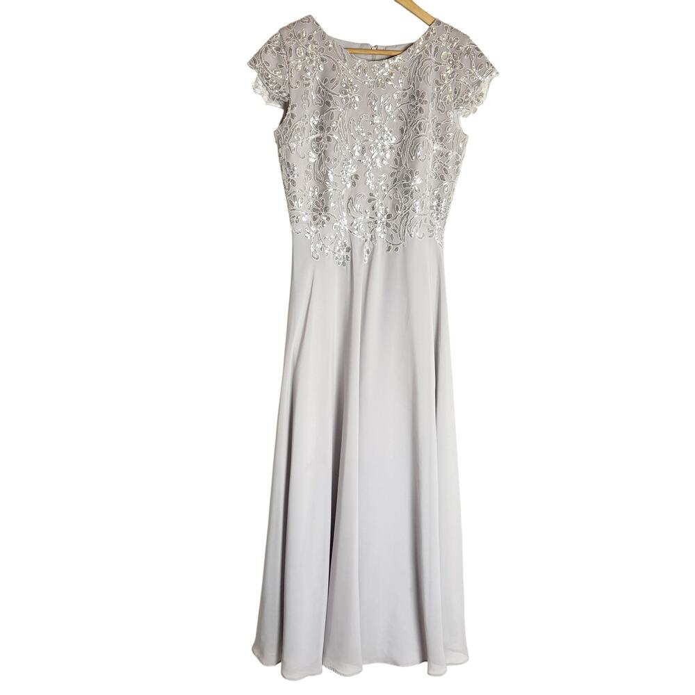 Silver Sequin Embroidered Gray Cap Sleeve Evening Formal Gown Size 6